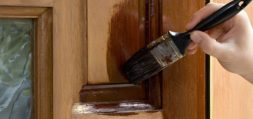 Peindre de vieilles portes en bois