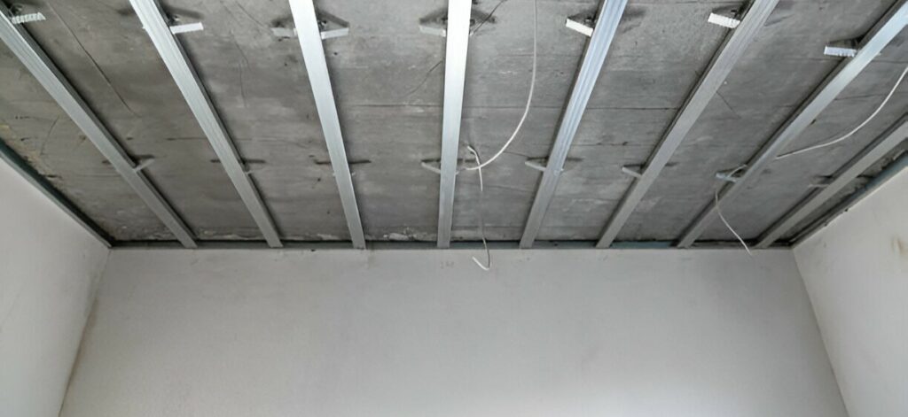 La méthode la plus courante pour suspendre un plafond